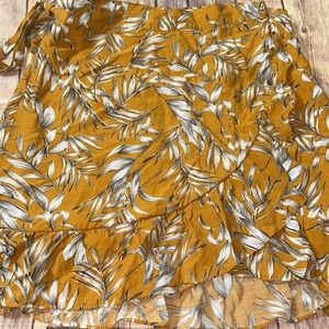 Emory Park Floral Mustard Wrap Skirt, Size Médium